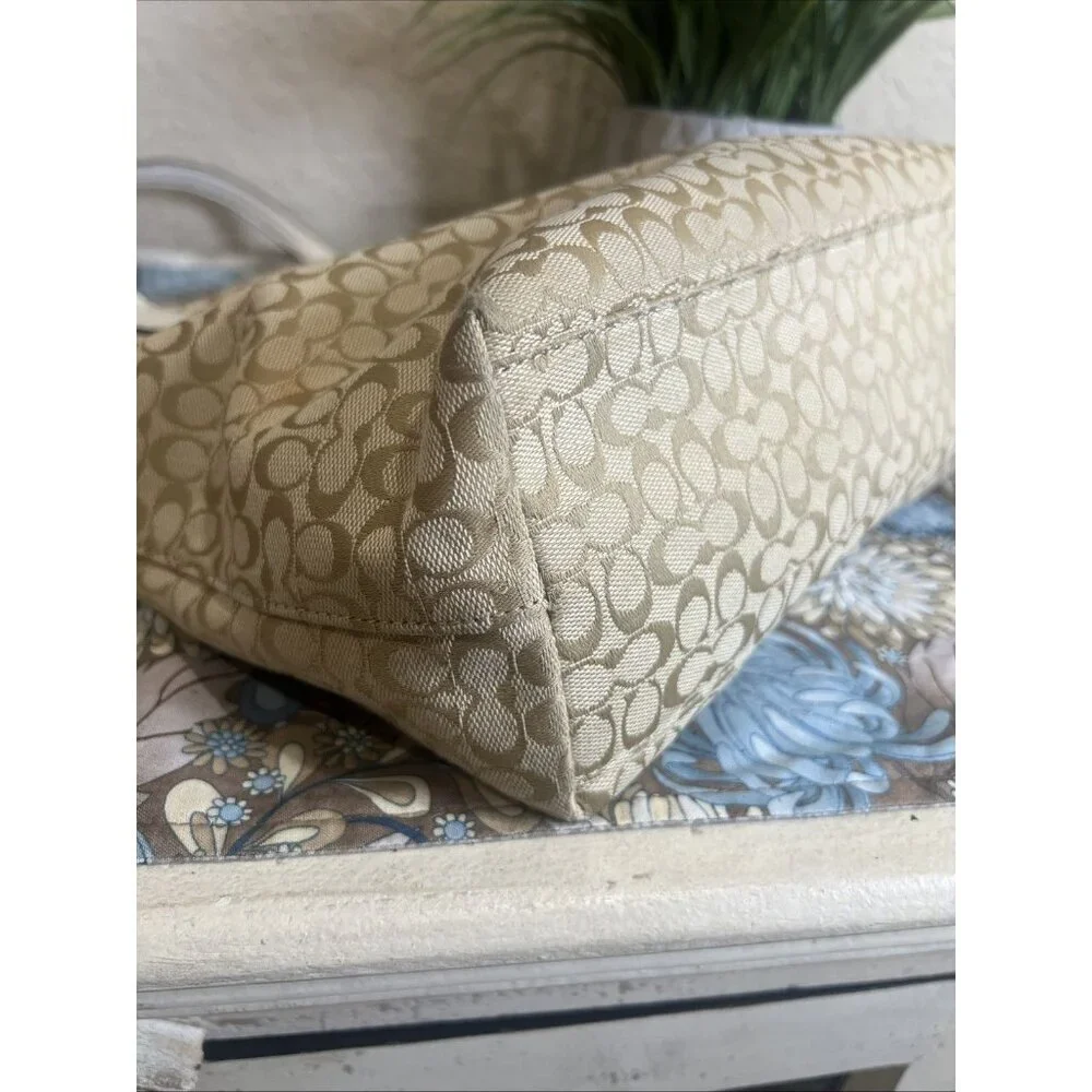 Coach Reptile Stripe Signature C Classic Bag / Tote / Purse - Picture 4 of 15